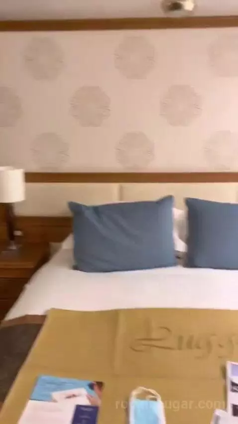 Suite bed picture #7