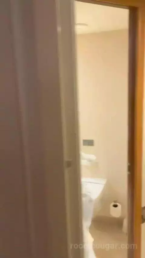 Suite bathroom picture #1