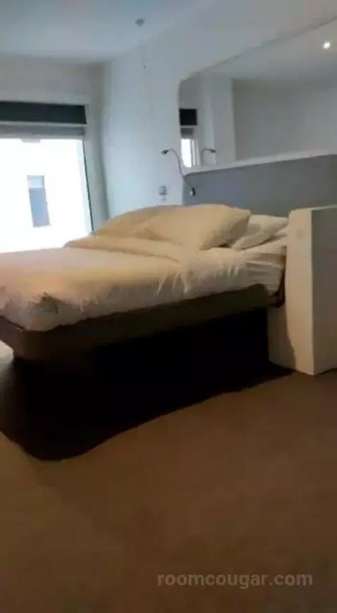Queen Room bed picture #1