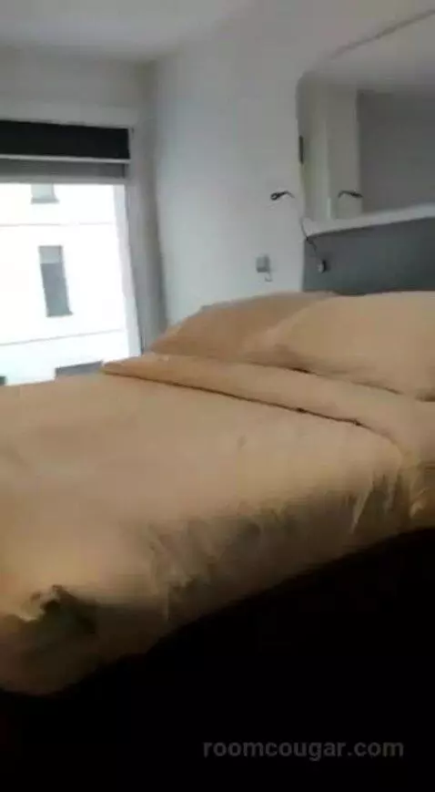 Queen Room bed picture #6
