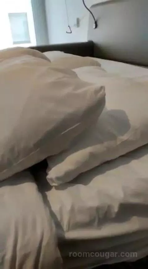 Queen Room bed picture #11