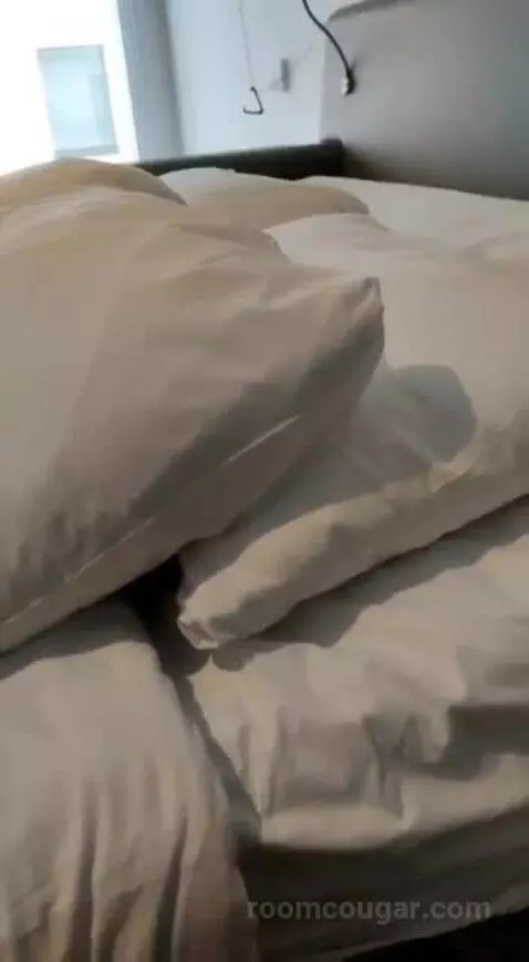 Queen Room bed picture #12
