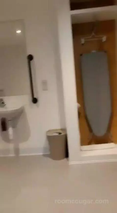 Queen Room bathroom picture #1