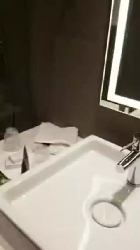 Standard Room with 1 Queen Size Bed bathroom picture #1
