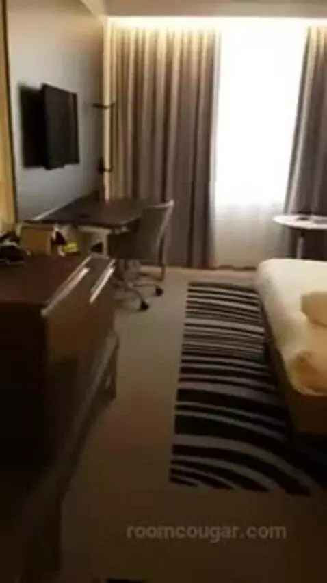Standard Room with 1 Queen Size Bed bed picture #2