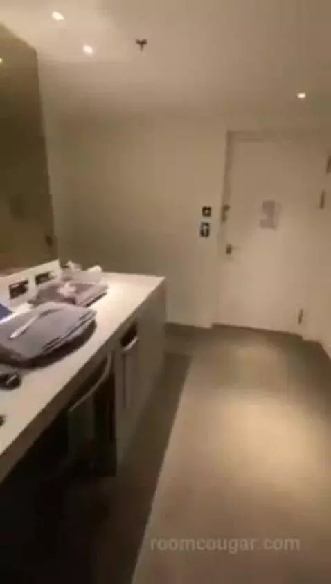 Marvelous Bank, 1 Bedroom Bi-Level Loft, In Loft: 1 King bathroom picture #3