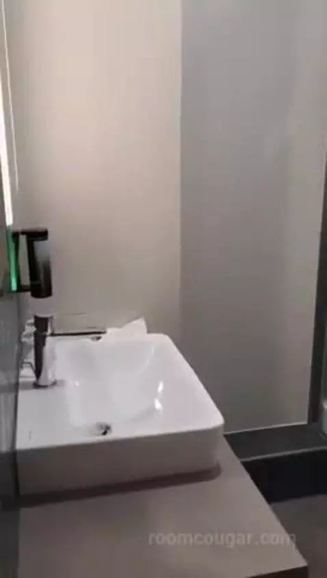 Standard Double Room bathroom picture #3