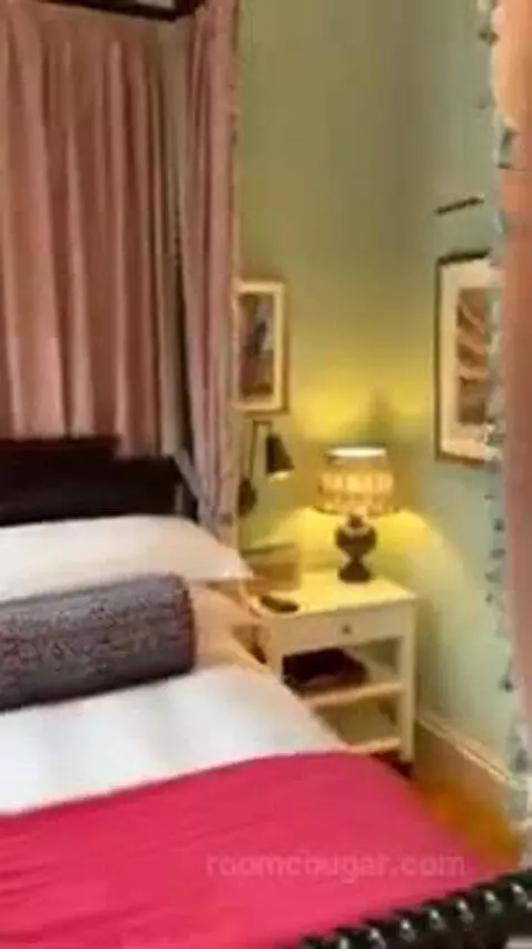 Suite bed picture #7