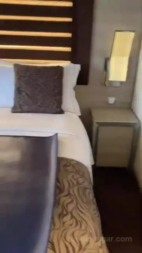 Balcony Cabin (Yacht club) bed picture #10