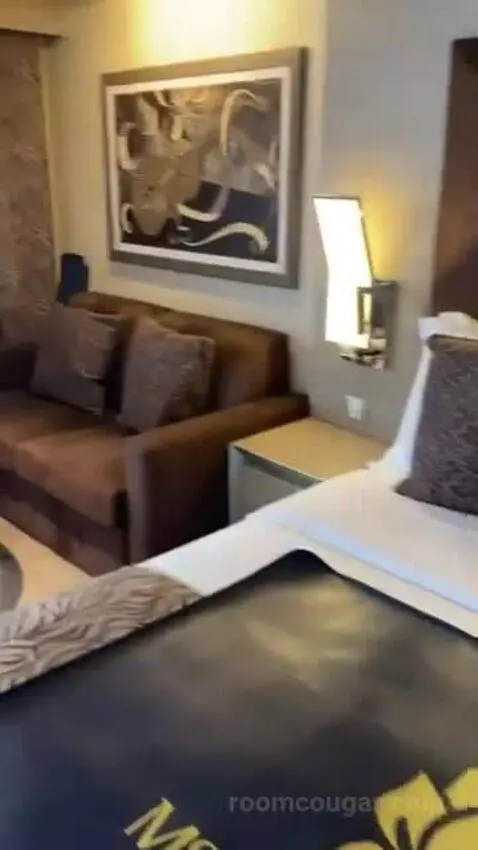 Balcony Cabin (Yacht club) bed picture #12