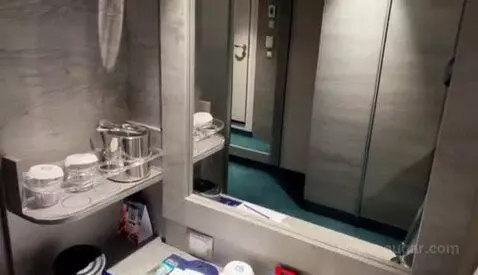 Inside Cabin bathroom picture #1
