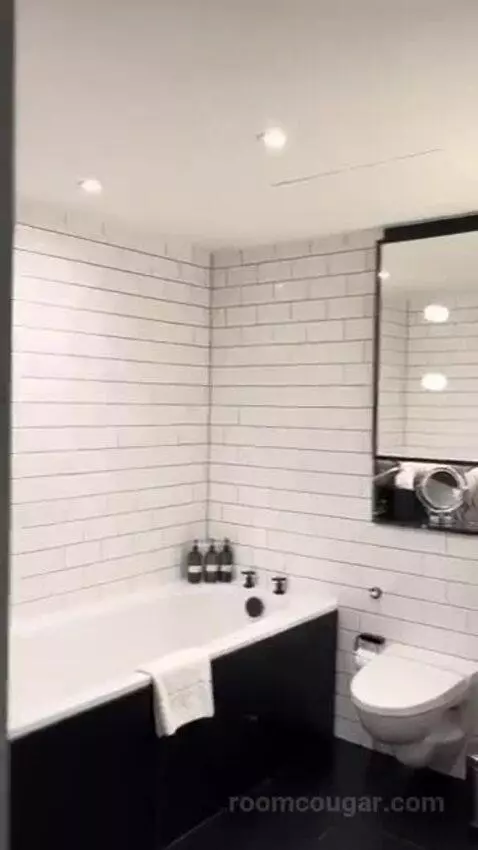 Deluxe King Room bathroom picture #7