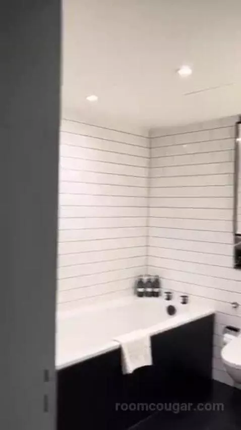 Deluxe King Room bathroom picture #9