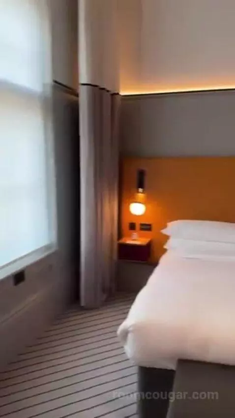 King Room bed picture #5
