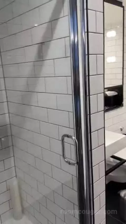 King Room bathroom picture #11