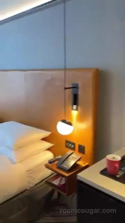 King Room bed picture #7