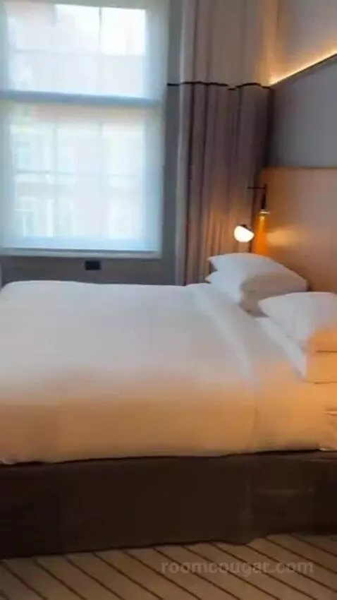 King Room bed picture #2