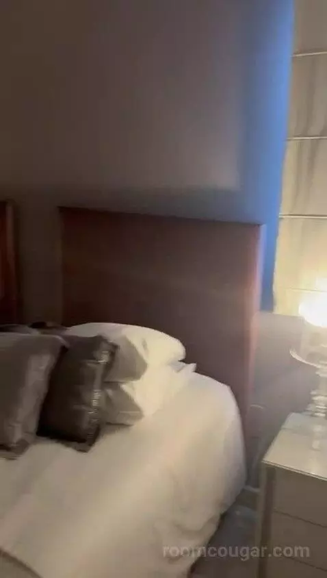 Deluxe Double Room bed picture #3