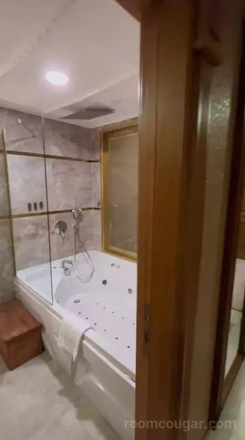 Standard Room with Jetted Tub bathroom picture #1