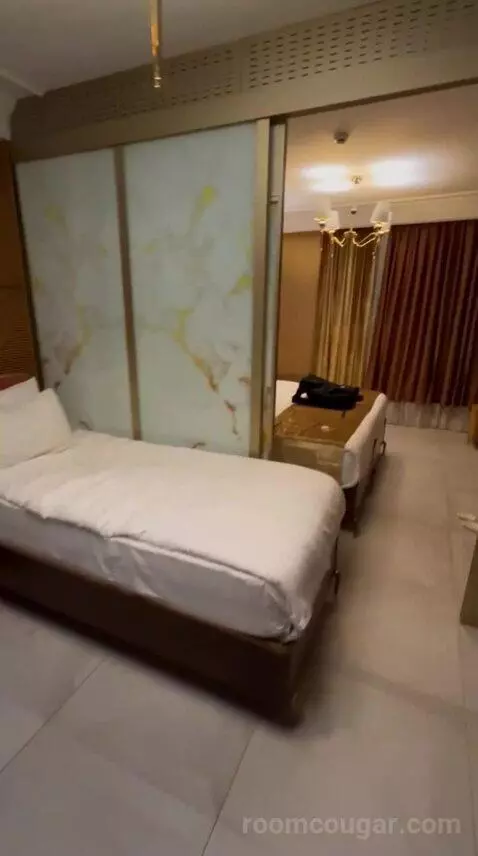 Family Suite with Jetted Tub bed picture #1