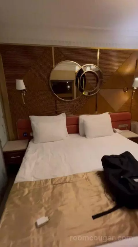 Family Suite with Jetted Tub bed picture #4