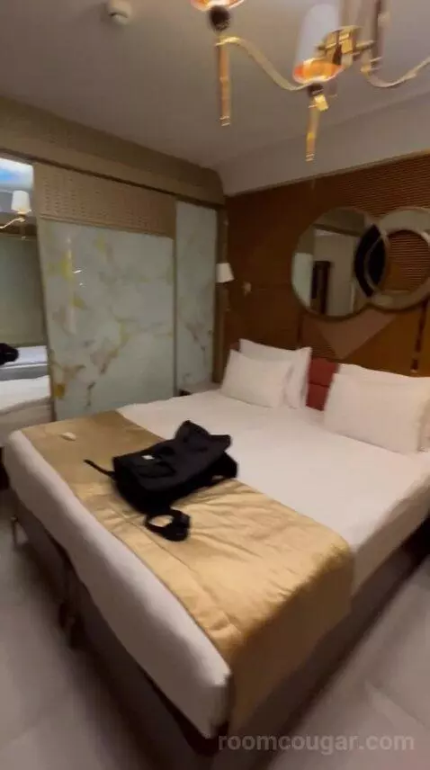 Family Suite with Jetted Tub bed picture #5