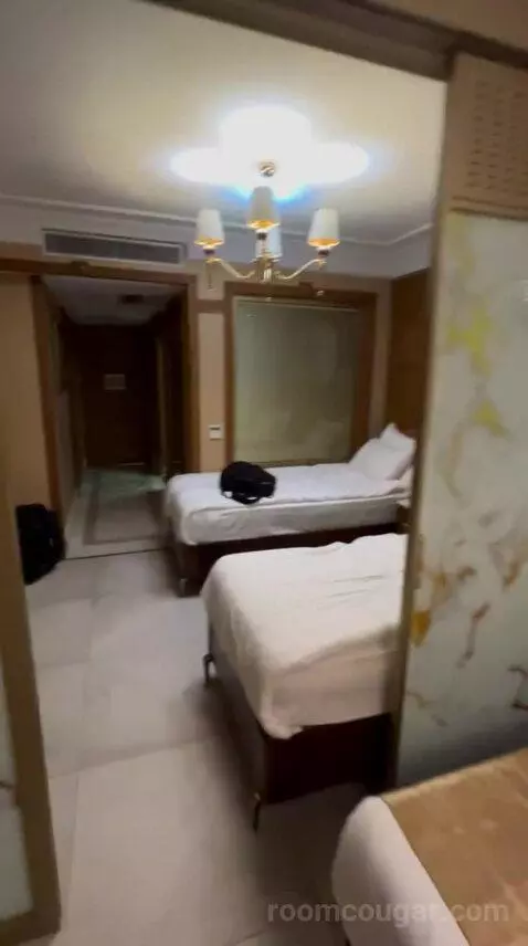 Family Suite with Jetted Tub bed picture #6