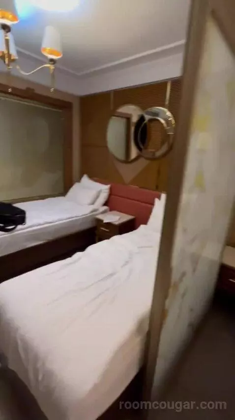 Family Suite with Jetted Tub bed picture #8
