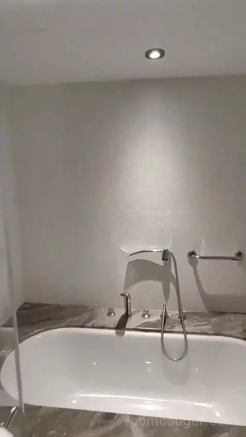 Deluxe King Room bathroom picture #4
