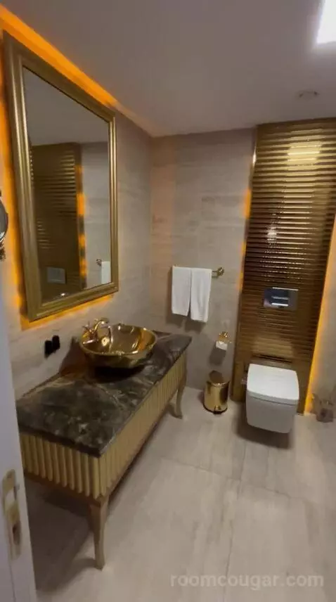 Duplex Suite with Jetted Tub - Basement Floor bathroom picture #1