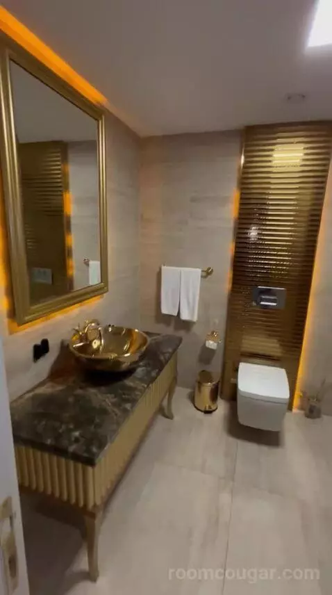 Duplex Suite with Jetted Tub - Basement Floor bathroom picture #2