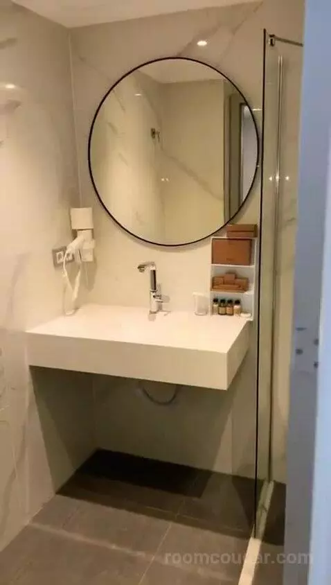 Budget Double Room bathroom picture #1