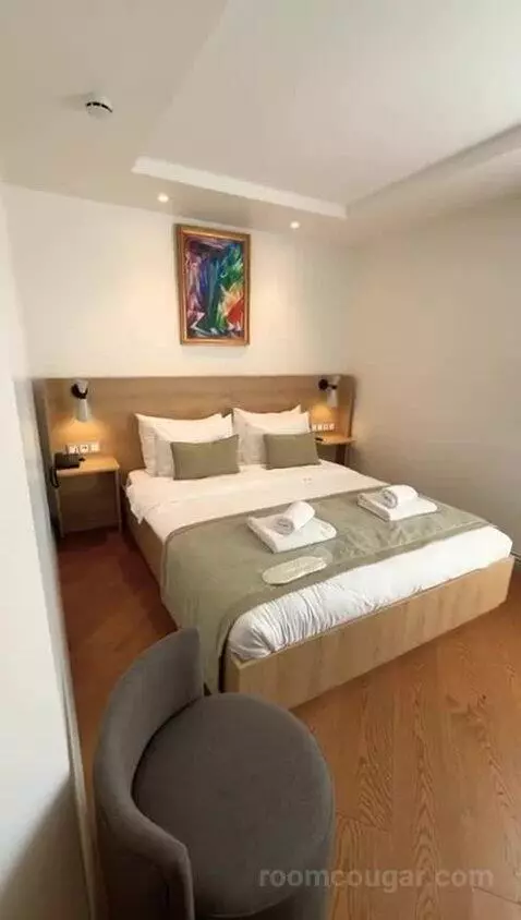 Budget Double Room bed picture #4