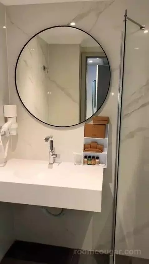 Budget Double Room bathroom picture #2