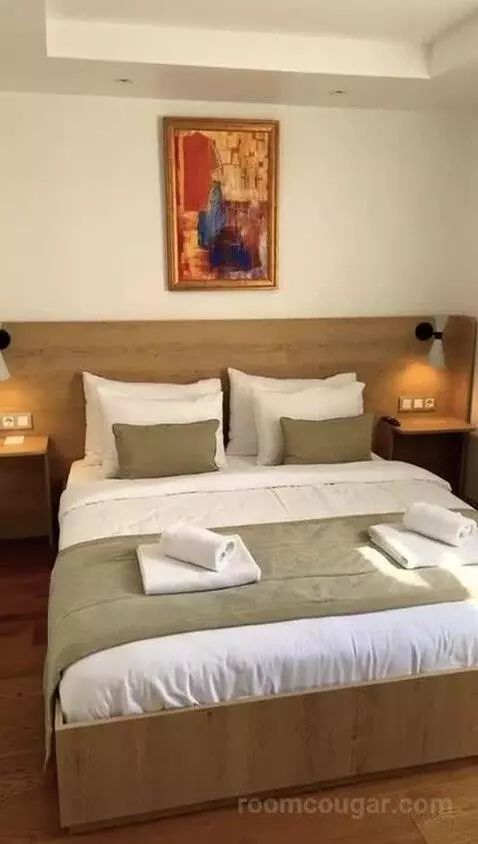 Budget Double Room bed picture #2