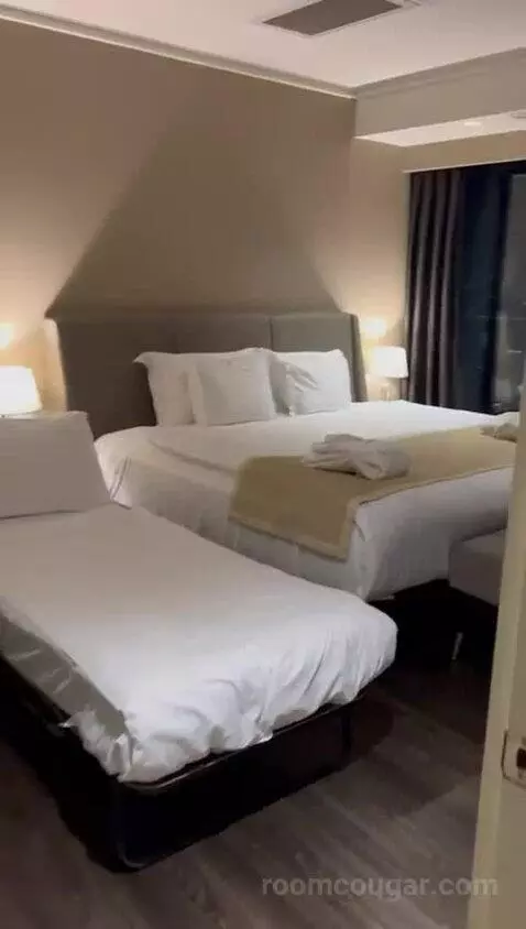 Suite bed picture #1