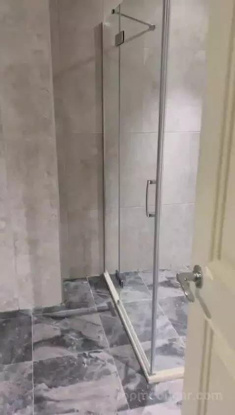 Suite bathroom picture #10
