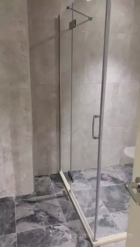 Suite bathroom picture #12