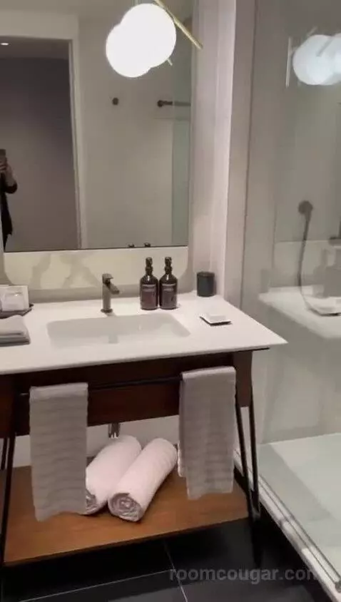 Modest Double bathroom picture #12