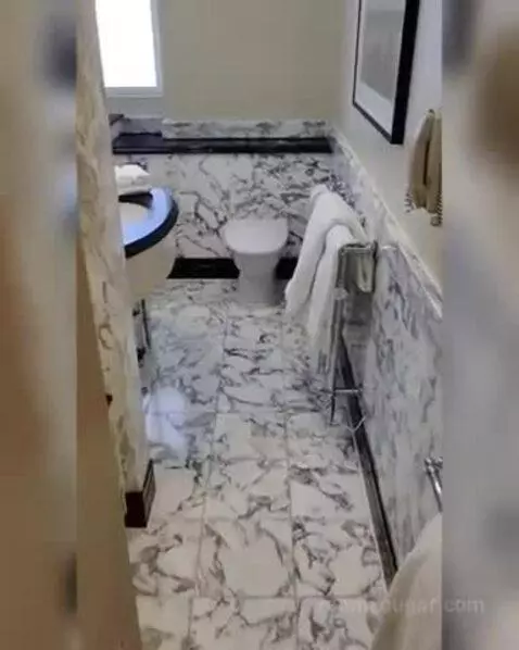 Superior Room, Guest Room, 1 King bathroom picture #1