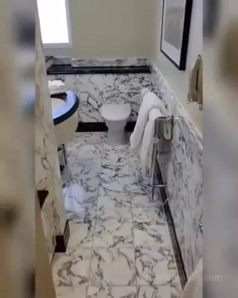 Superior Room, Guest Room, 1 King bathroom picture #2