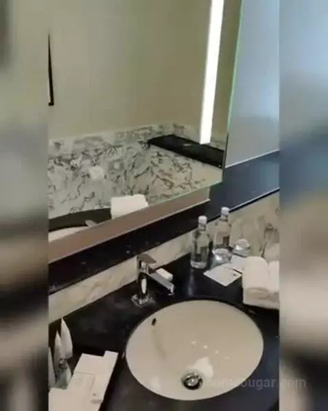 Superior Room, Guest Room, 1 King bathroom picture #9