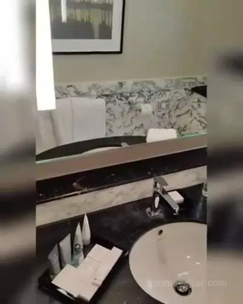 Superior Room, Guest Room, 1 King bathroom picture #10