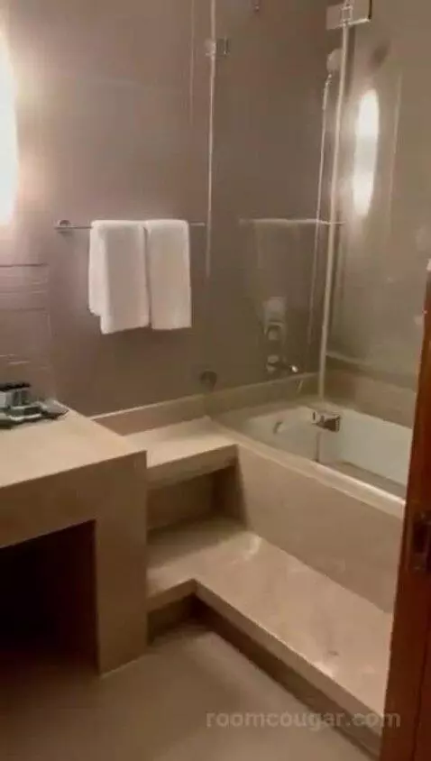 Double Room bathroom picture #7