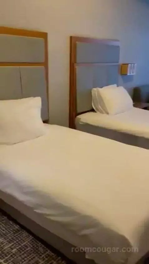 Double Room bed picture #7