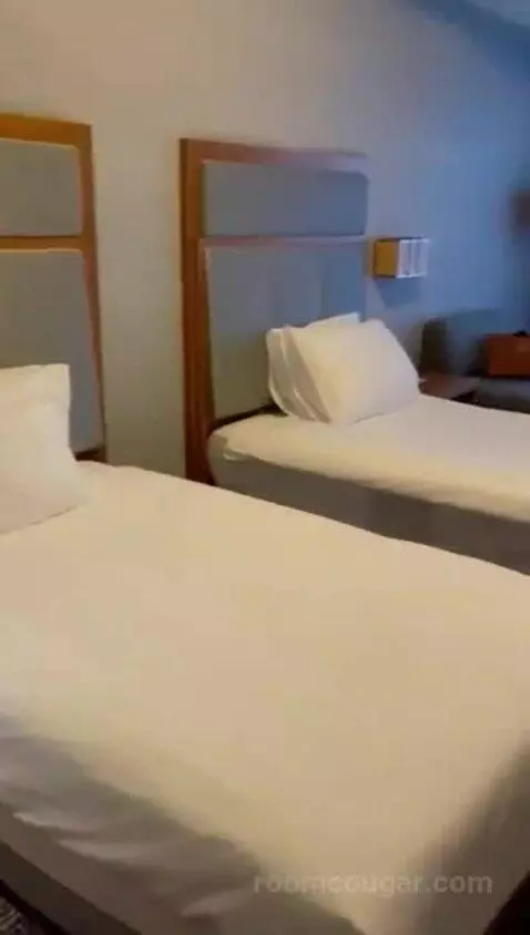 Double Room bed picture #9
