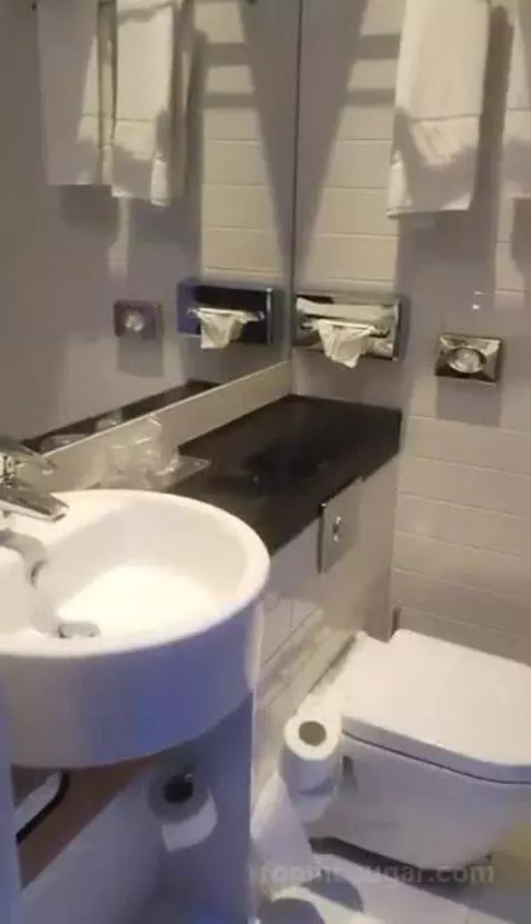 Standard Room bathroom picture #4