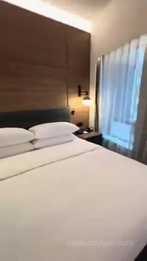 Deluxe King Room bed picture #7