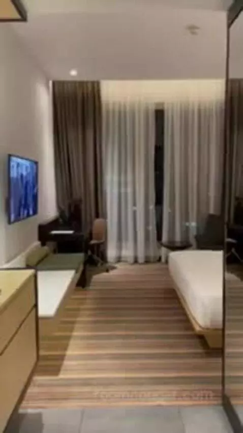 Deluxe King Room bed picture #3
