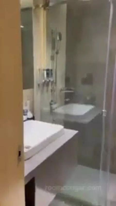 Deluxe King Room bathroom picture #1